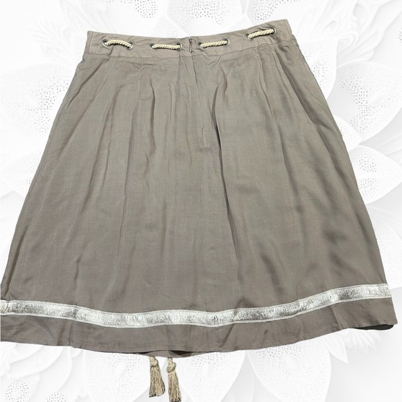 Cute Tan Skirt With Rope Drawstring. - Picture 2 of 14